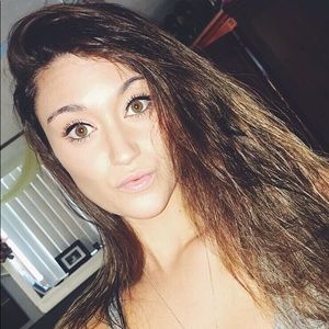 Meet your Posher, Olivia